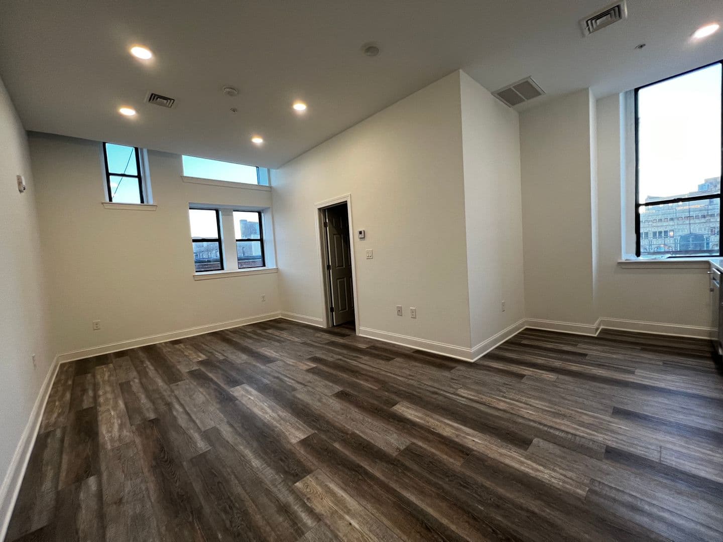 Upper Darby Apartment: 6800 Market St