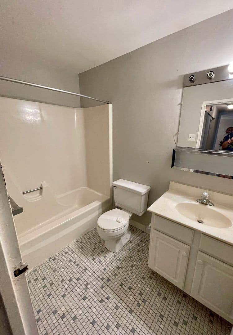 Chester Apartment: 1000 MacDade Blvd
