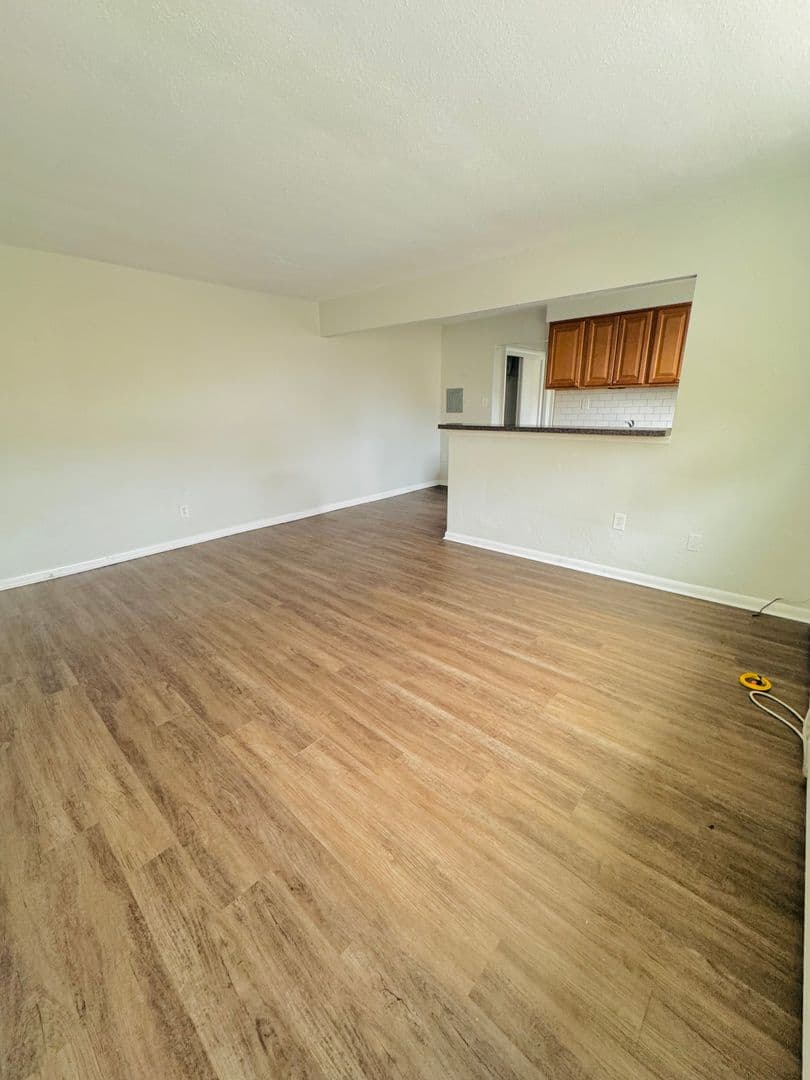 Morton Apartment: 75 Morton Ave