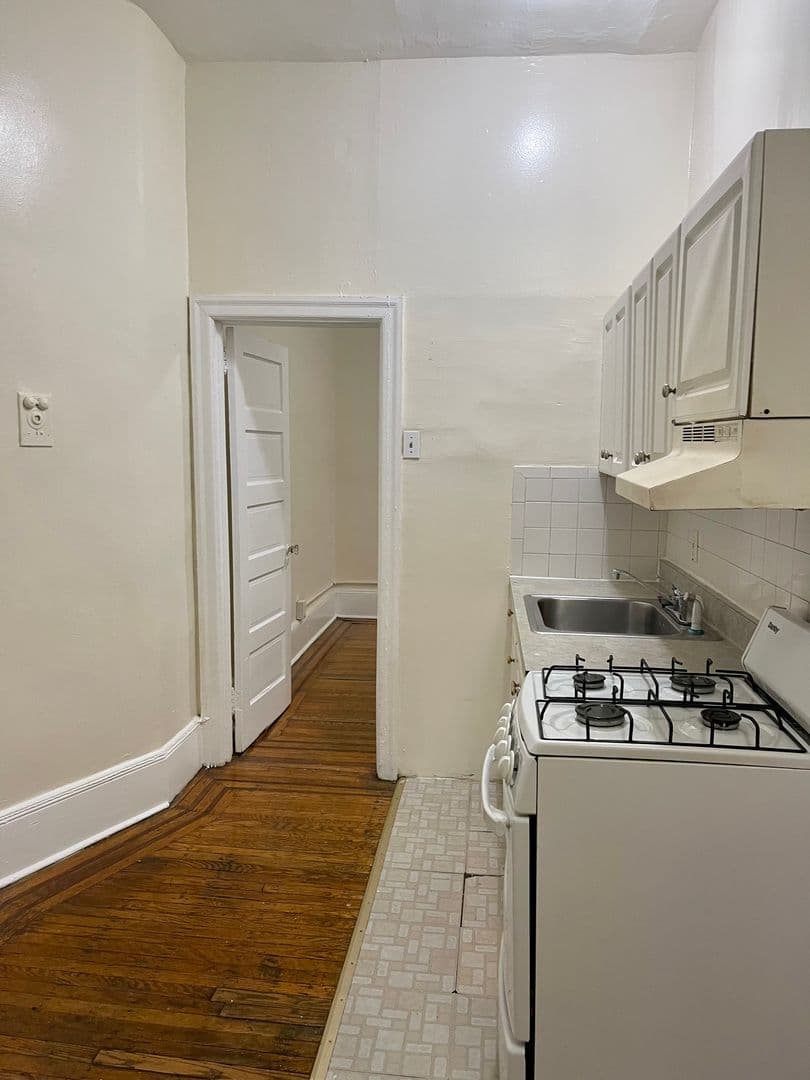 Philadelphia Apartment: 4430 Pine