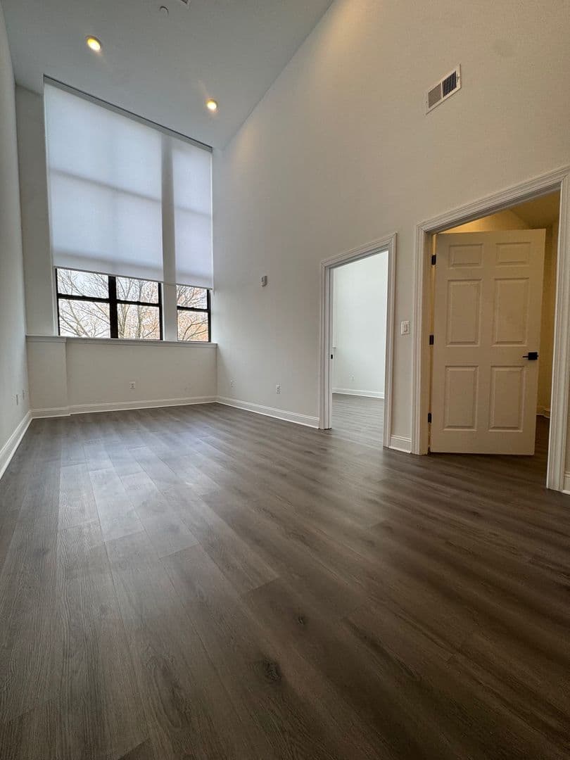 Darby Apartment: 901 Quarry St
