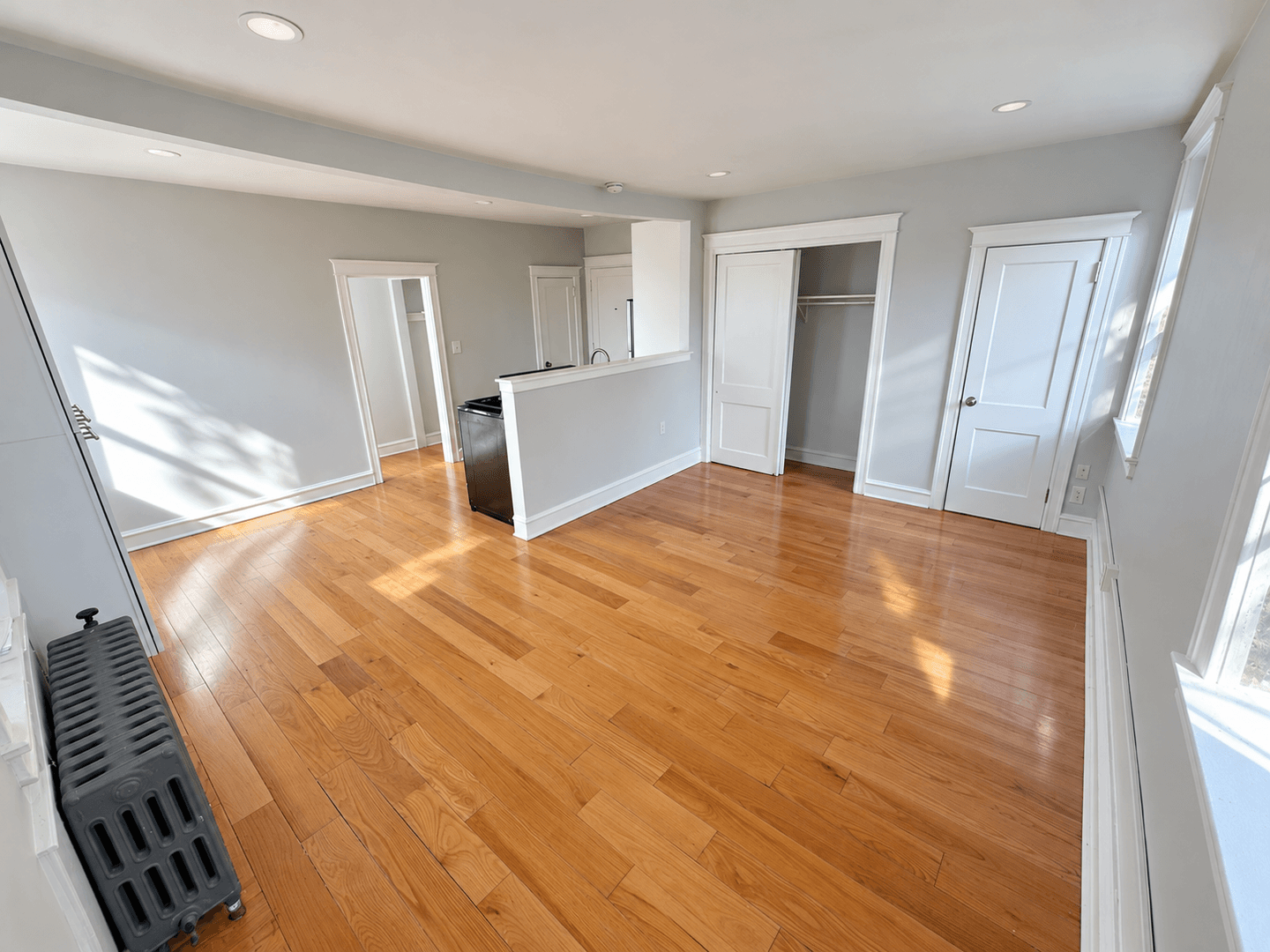 Philadelphia Apartment: 320 Rochelle Ave.
