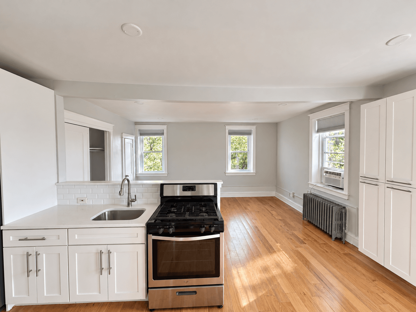 Philadelphia Apartment: 320 Rochelle Ave.