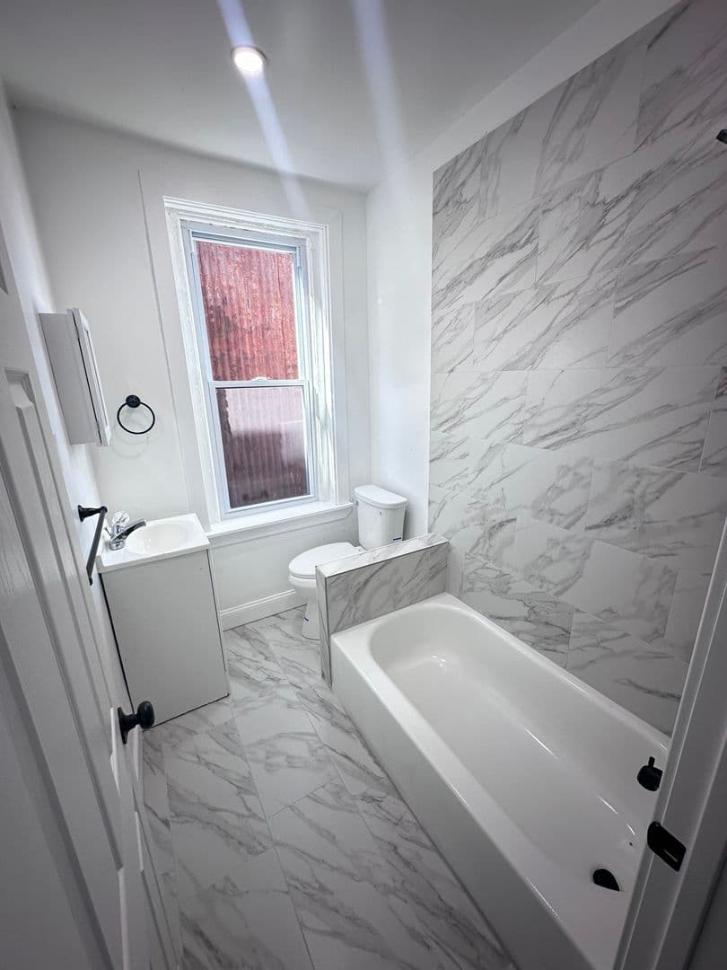 Philadelphia Apartment: 5023 Walnut Street