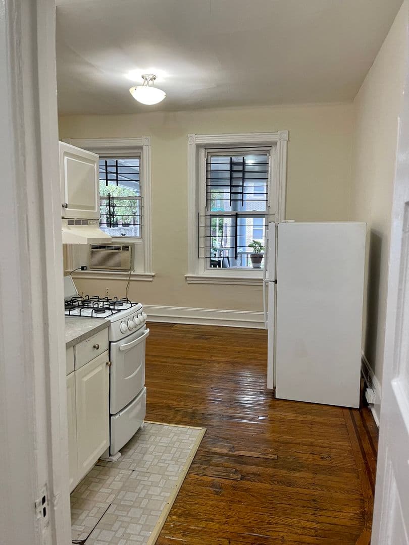 Philadelphia Apartment: 4430 Pine