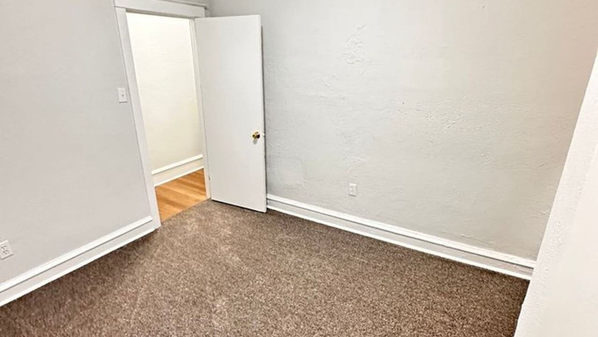 Philadelphia Apartment: 4939 Walnut Street