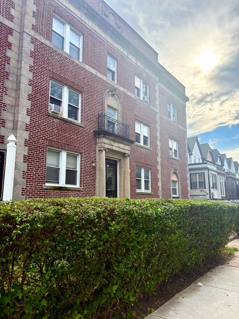 Philadelphia Apartment: 4900 Pine Street