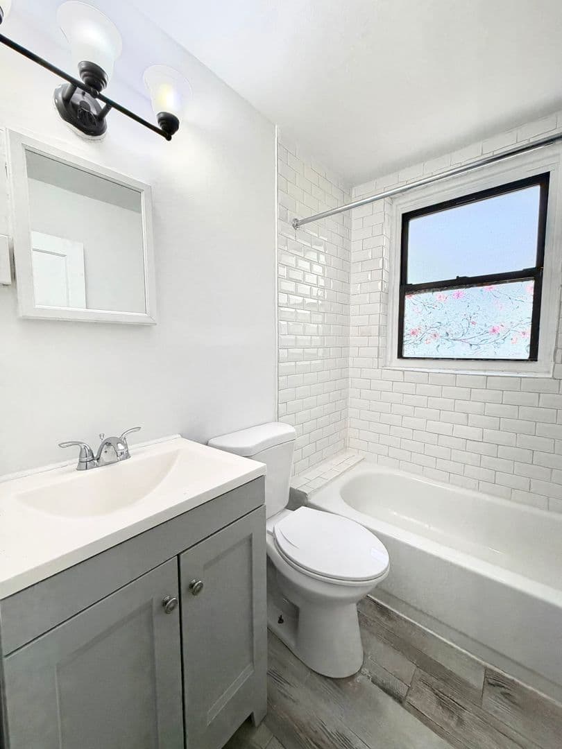 Philadelphia Apartment: 715 East Church Lane