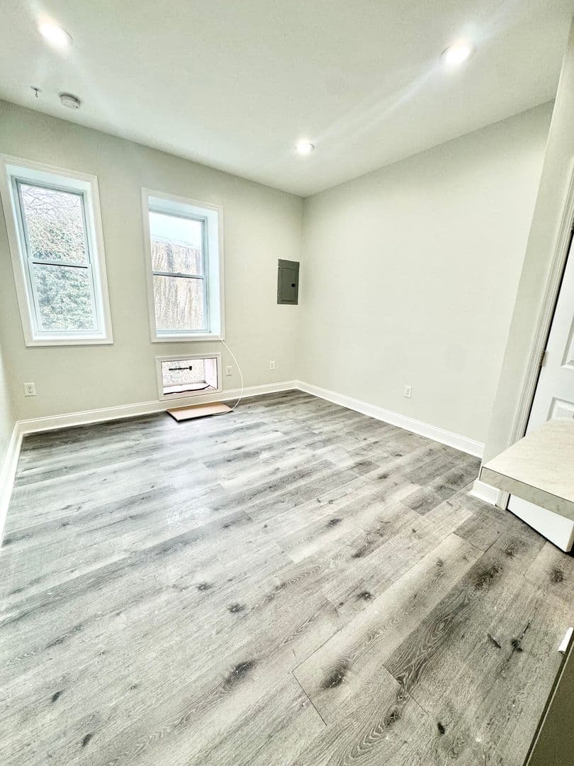 Philadelphia Apartment: 5002 Walnut Street