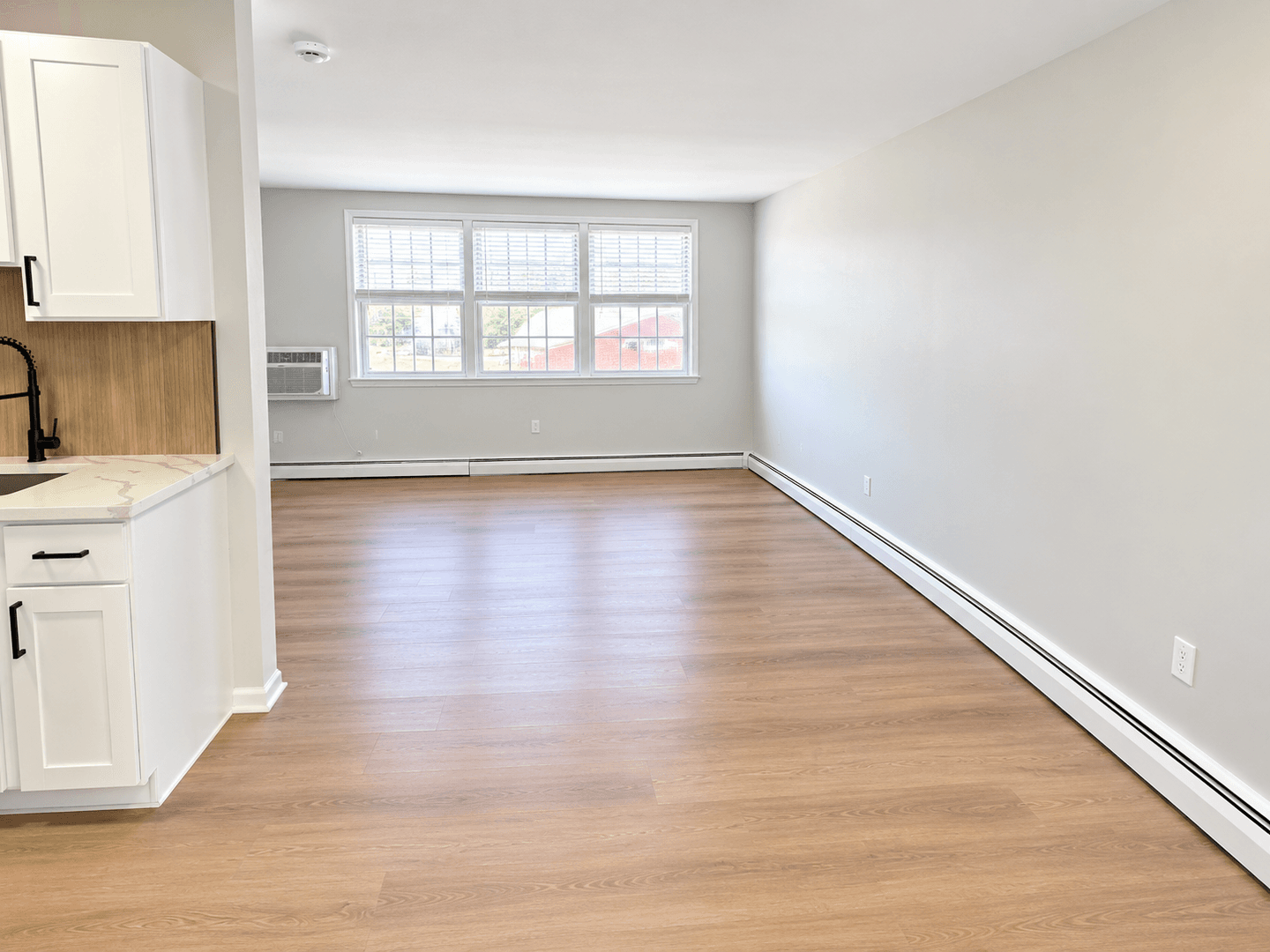 Bellmawr Apartment: 327 E Browning Rd