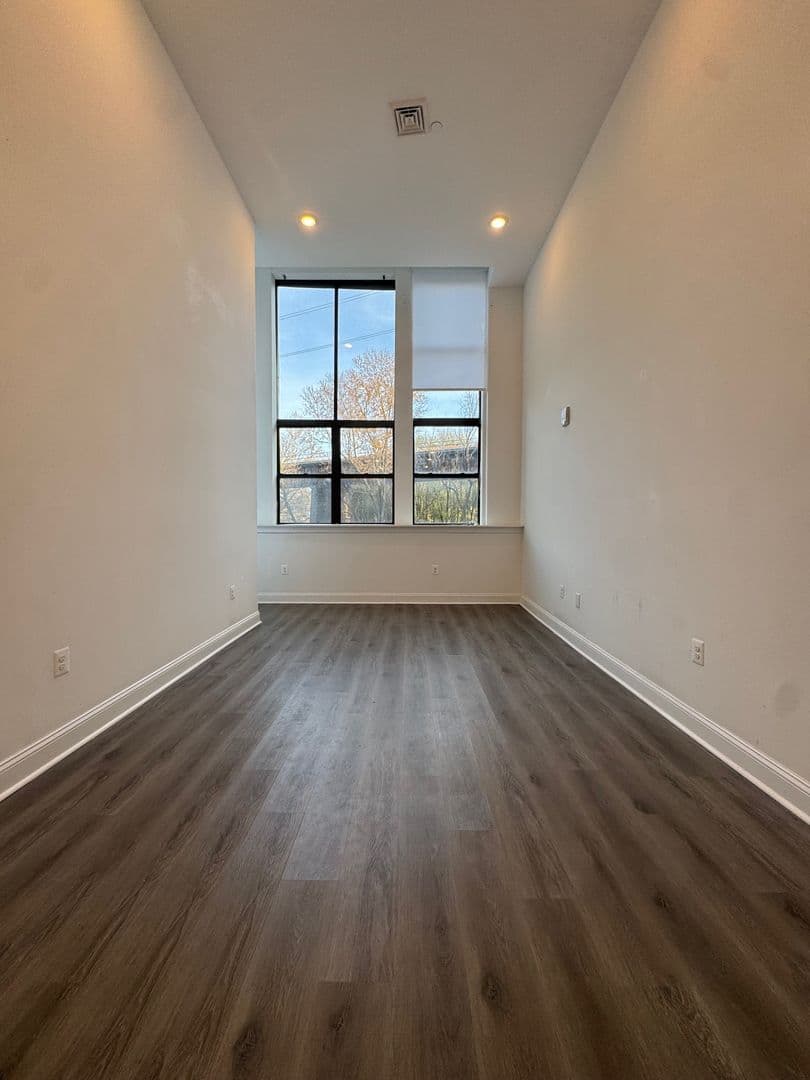 Darby Apartment: 901 Quarry St