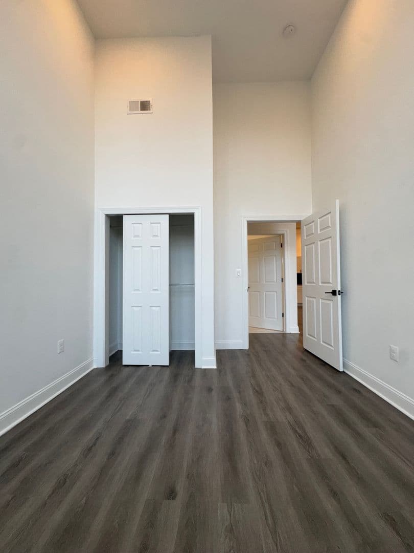 Darby Apartment: 901 Quarry St