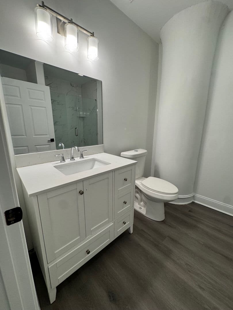 Darby Apartment: 901 Quarry St