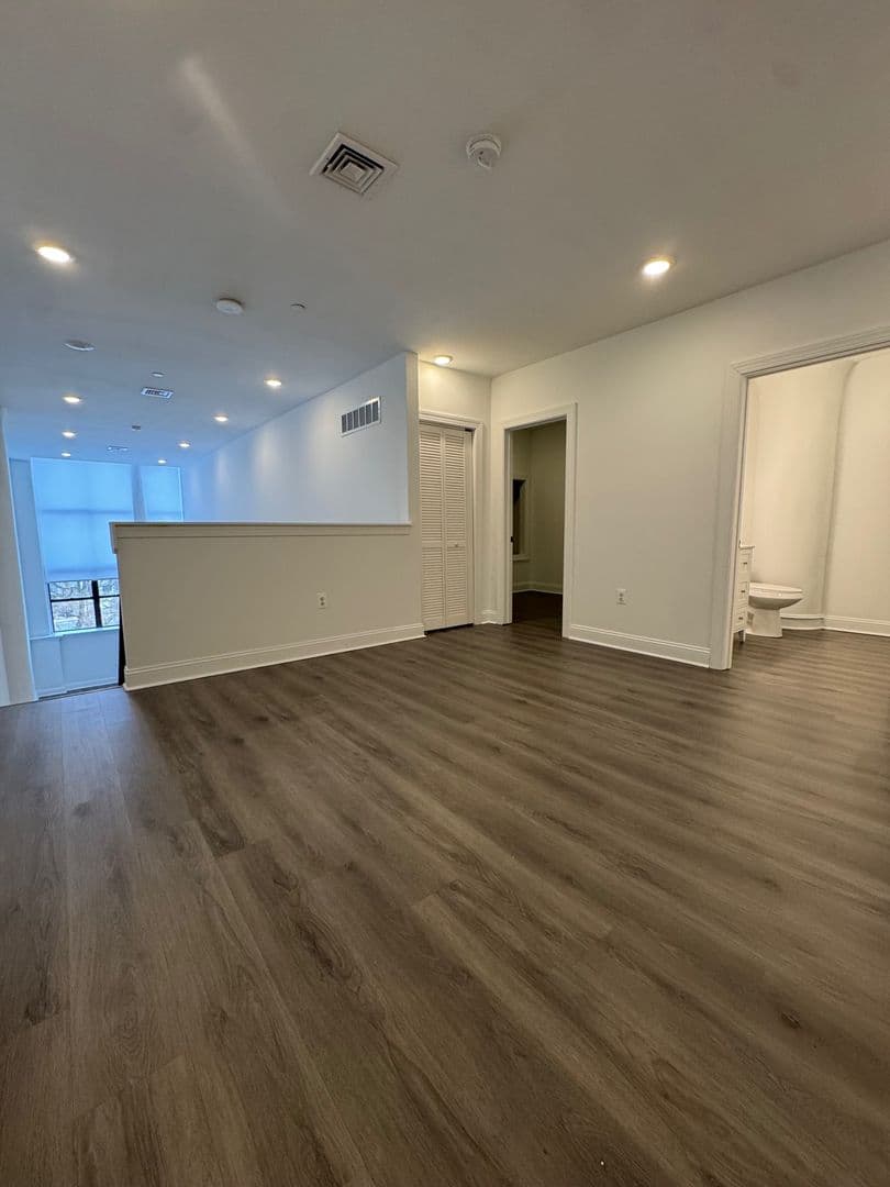 Darby Apartment: 901 Quarry St