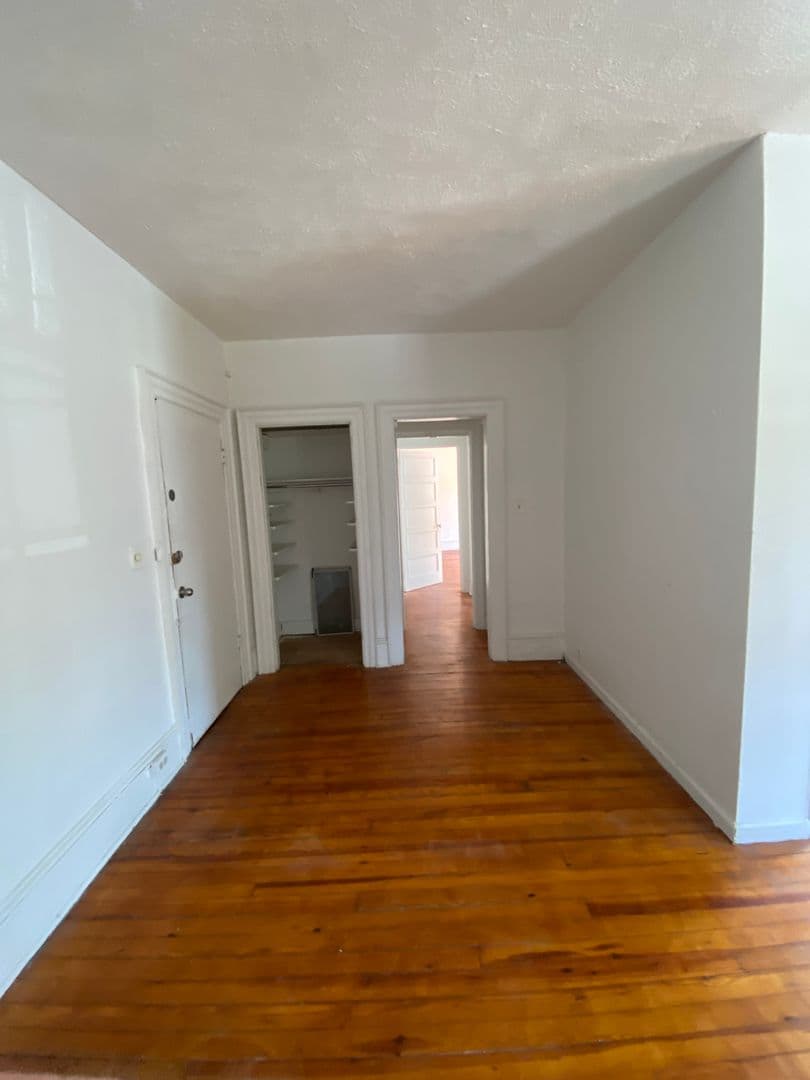 Philadelphia Apartment: 6500 Lincoln Dr.