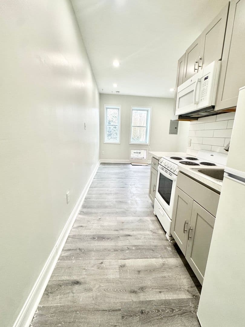 Philadelphia Apartment: 5002 Walnut Street