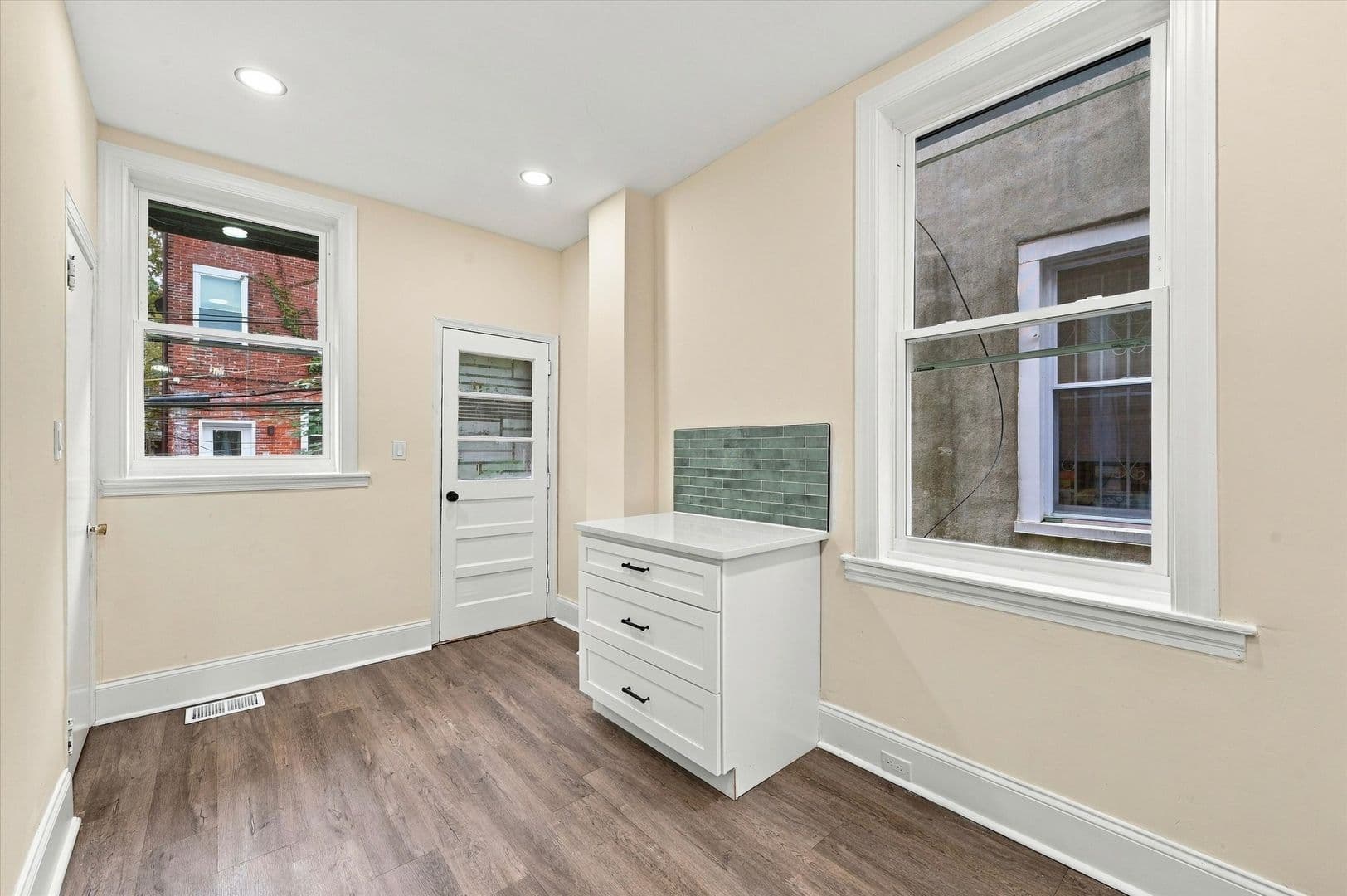 Philadelphia Apartment: 5050 Irving St.