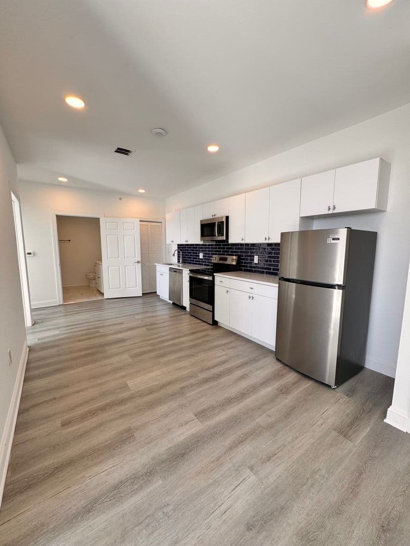Philadelphia Apartment: 1600 W Hunting Park