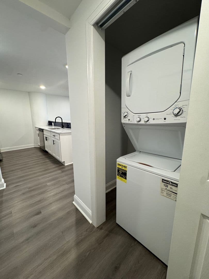 Darby Apartment: 901 Quarry St