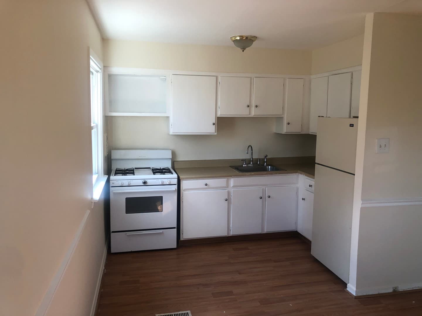 Chester Apartment: 2701 Chestnut St