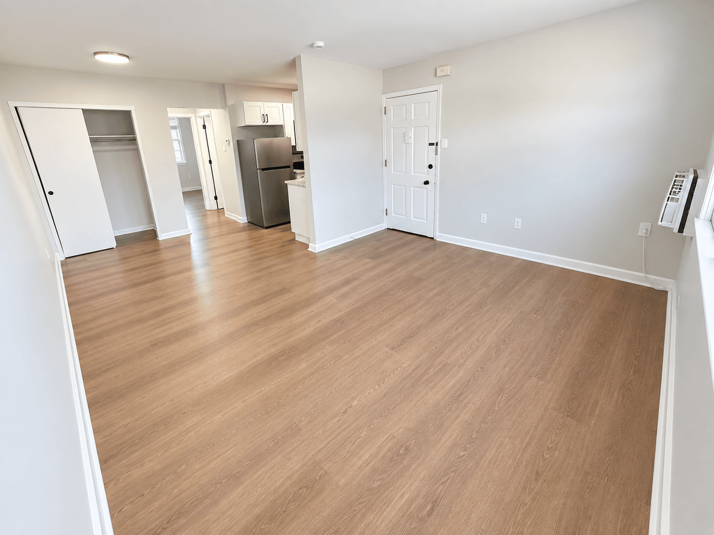 Bellmawr Apartment: 327 E Browning Rd