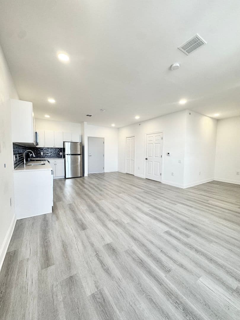 Philadelphia Apartment: 1600 W Hunting Park