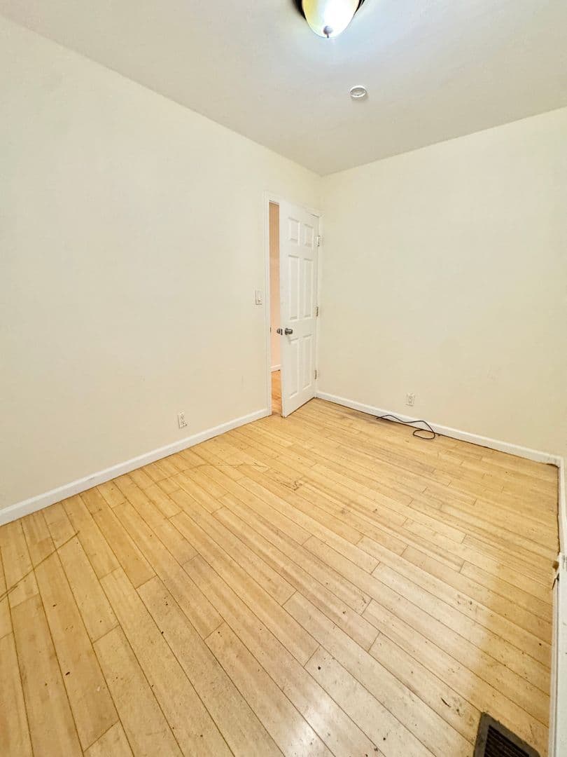 Philadelphia Apartment: 5019 Walnut Street