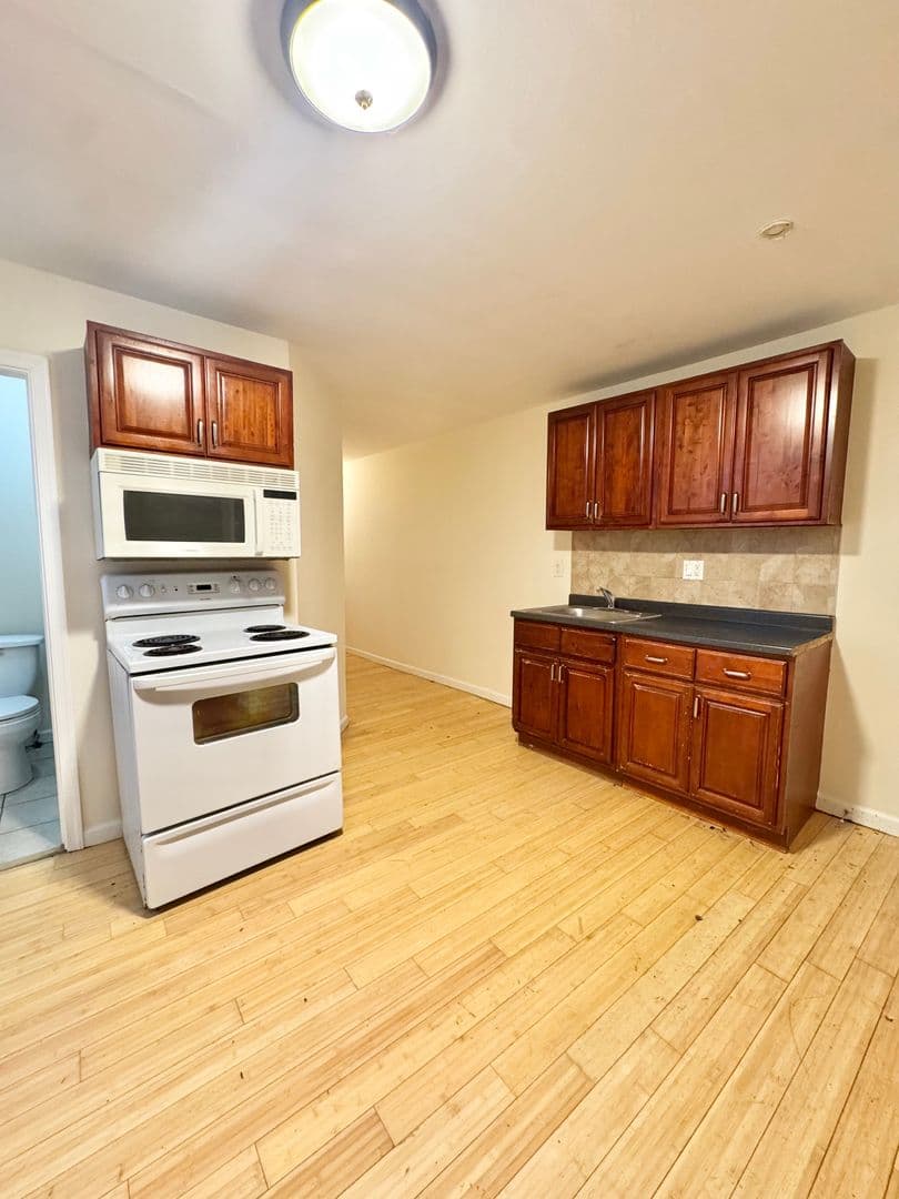 Philadelphia Apartment: 5019 Walnut Street