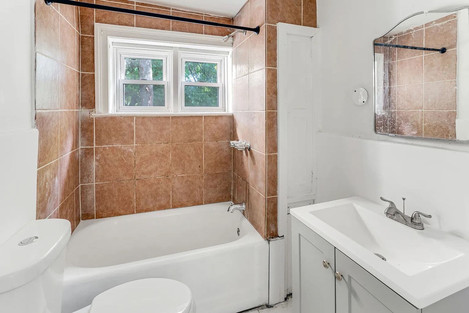 Philadelphia Apartment: 4908 Germantown Ave.