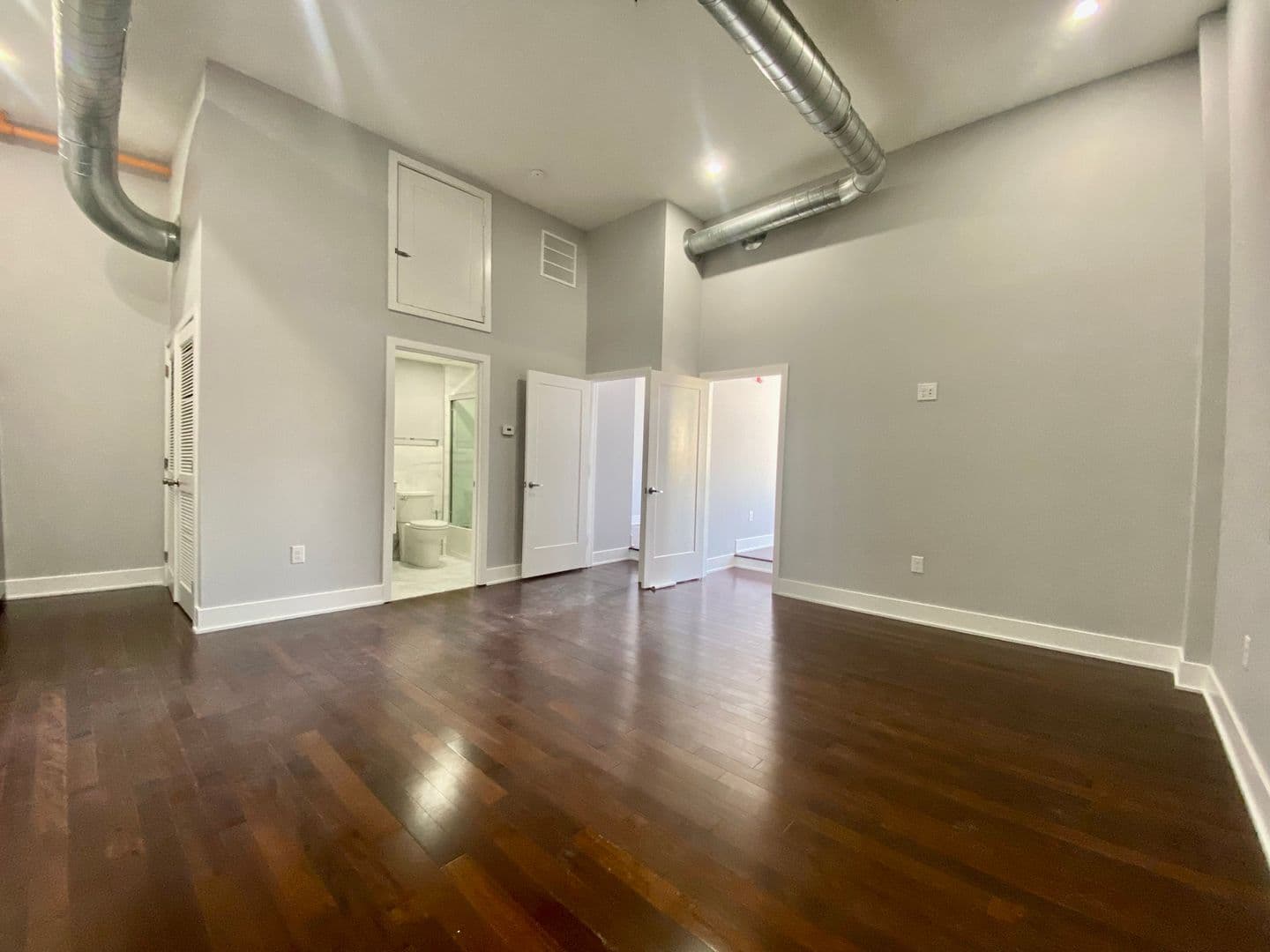 Philadelphia Apartment: 300 Richmond Street