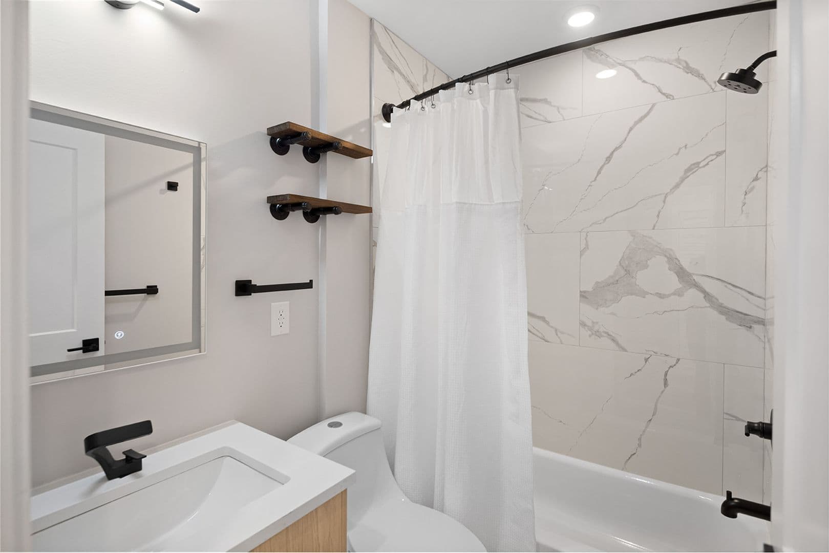 Philadelphia Apartment: 3918-3930 Haverford Ave.