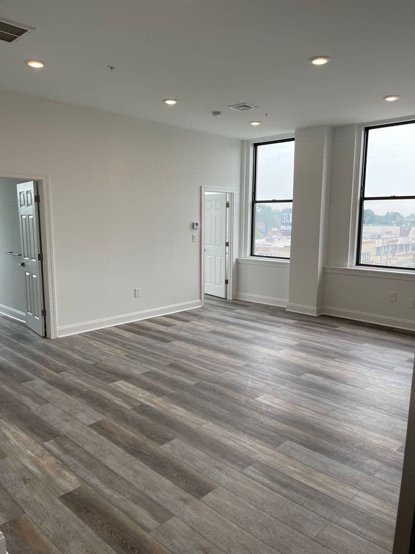 Upper Darby Apartment: 6800 Market St