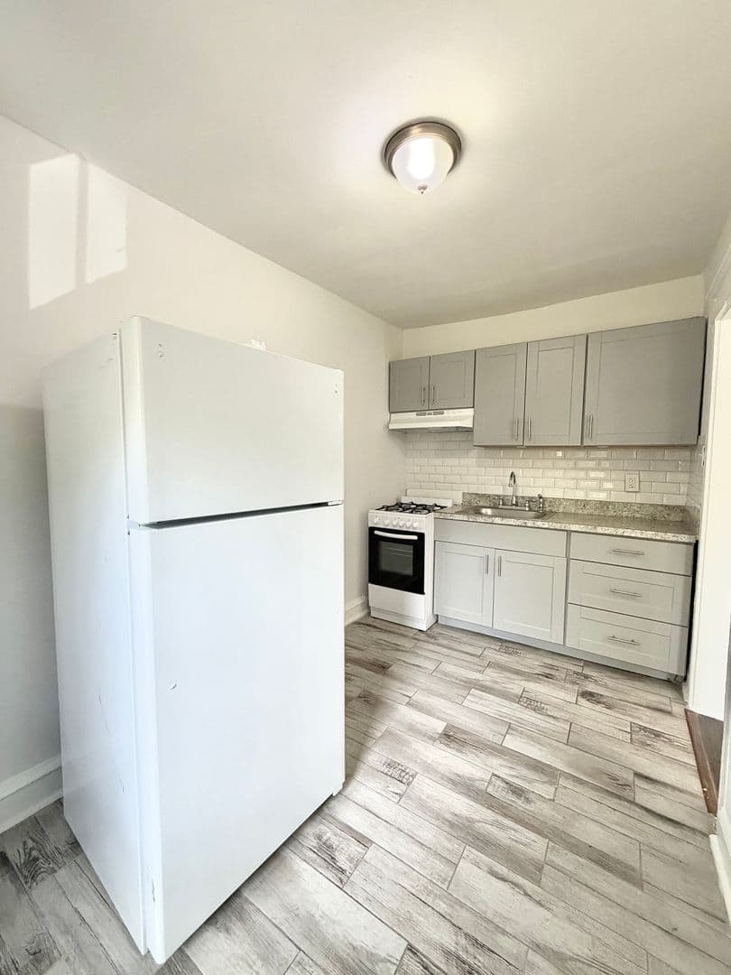 Philadelphia Apartment: 715 East Church Lane