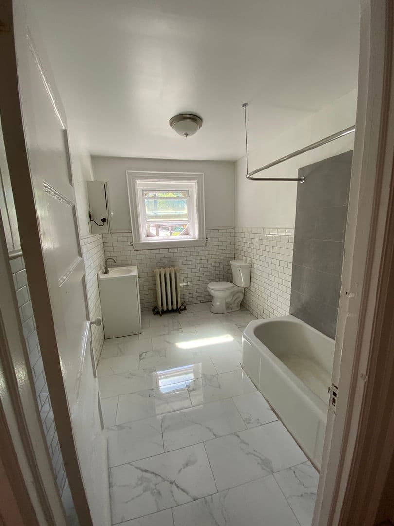 Philadelphia Apartment: 6500 Lincoln Dr.