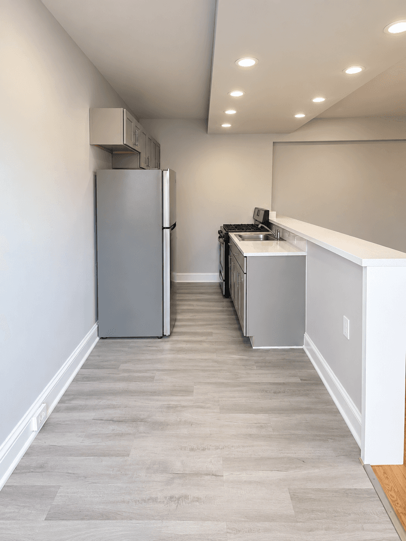 Philadelphia Apartment: 320 Rochelle Ave.