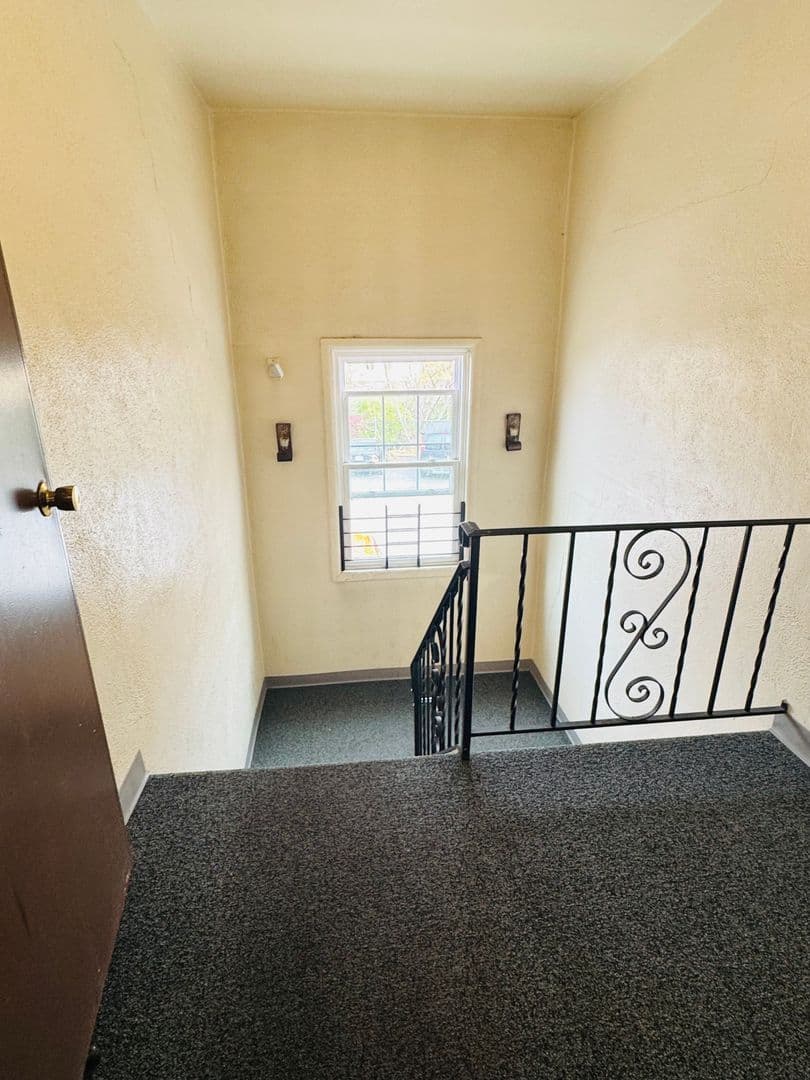 Morton Apartment: 75 Morton Ave