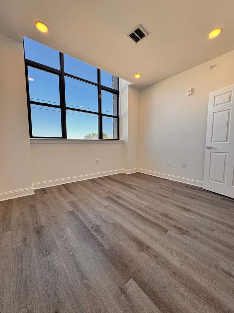Philadelphia Apartment: 1600 W Hunting Park
