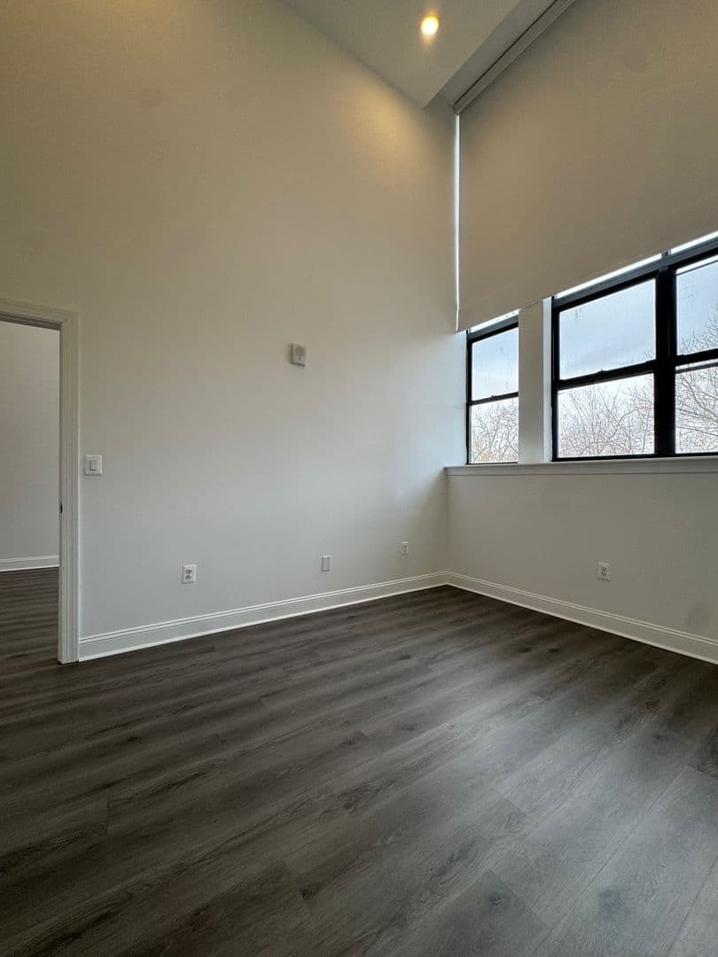 Darby Apartment: 901 Quarry St