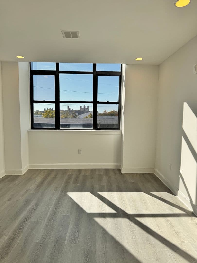 Philadelphia Apartment: 1600 W Hunting Park