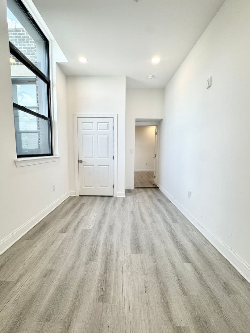 Philadelphia Apartment: 1600 W Hunting Park