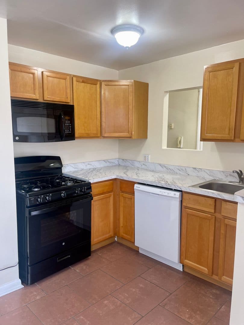 Philadelphia Apartment: 4801-4845 Pine Street