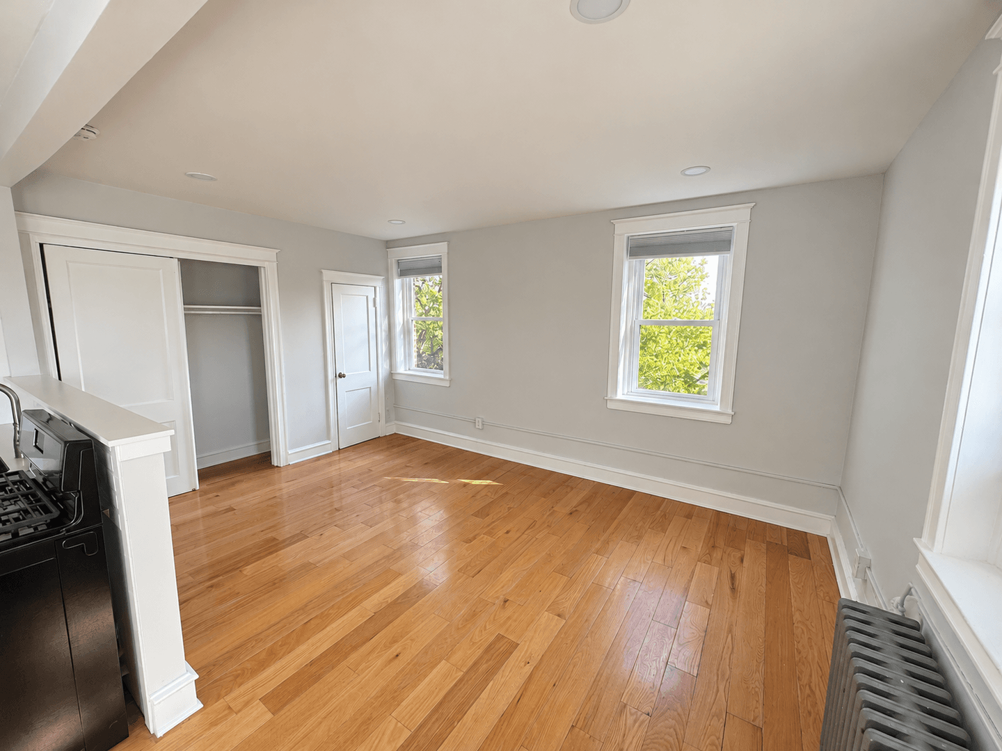 Philadelphia Apartment: 320 Rochelle Ave.