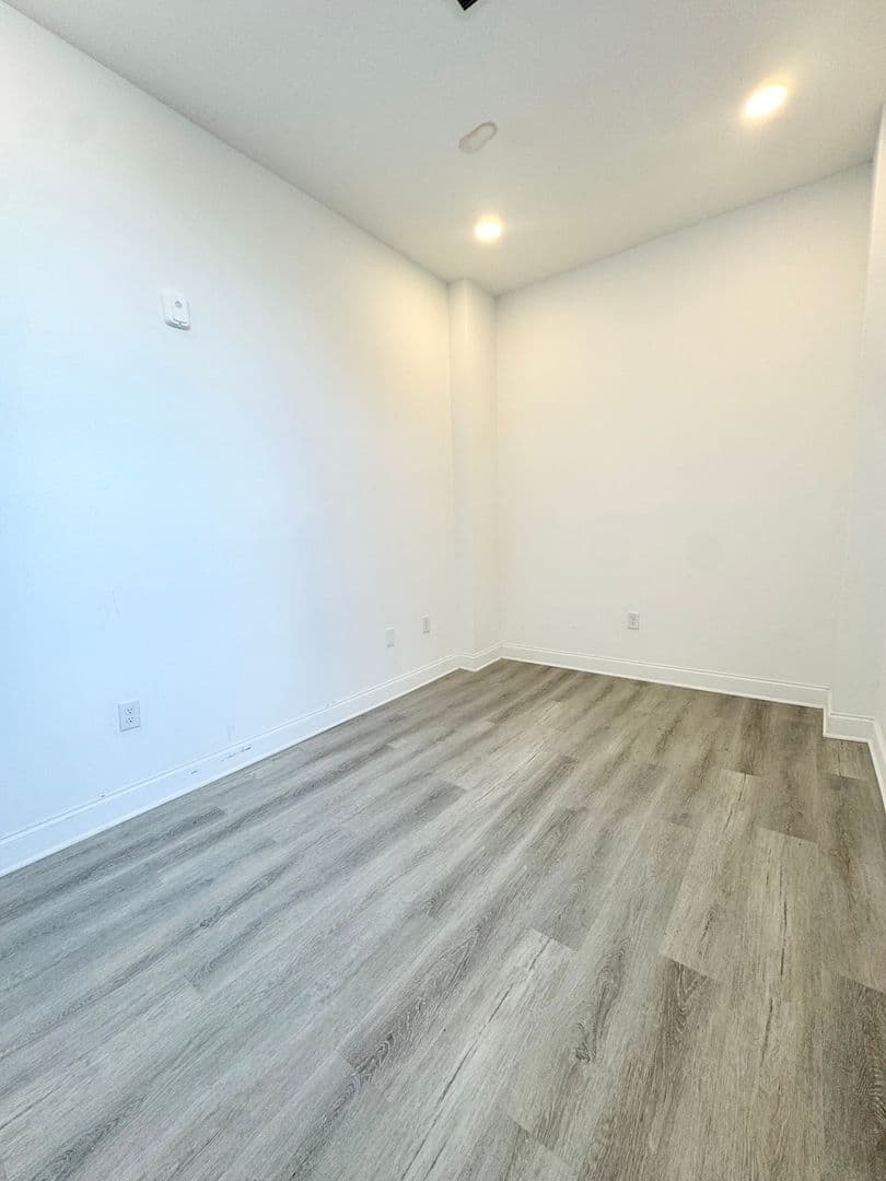 Philadelphia Apartment: 1600 W Hunting Park