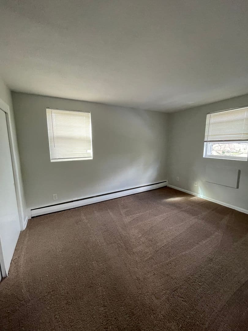 Morton Apartment: 75 Morton Ave