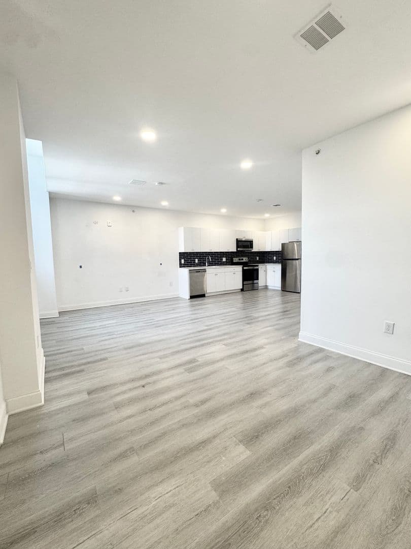 Philadelphia Apartment: 1600 W Hunting Park