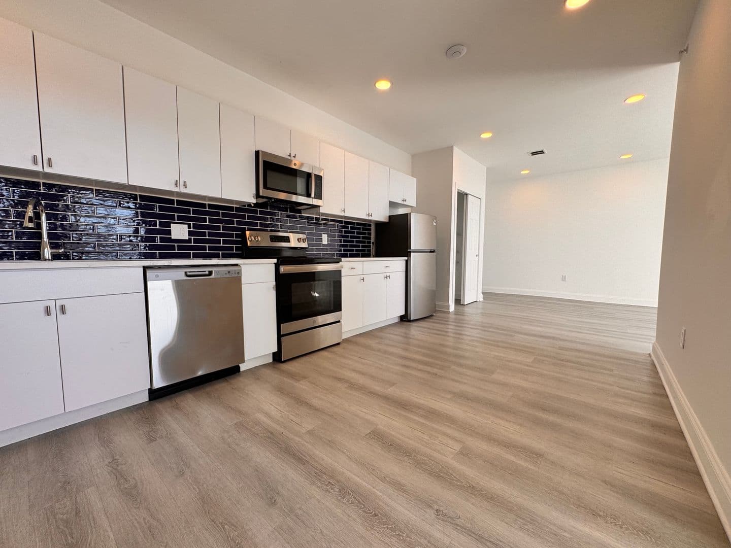Philadelphia Apartment: 1600 W Hunting Park
