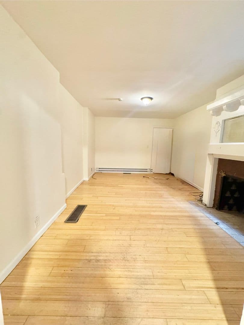 Philadelphia Apartment: 5019 Walnut Street
