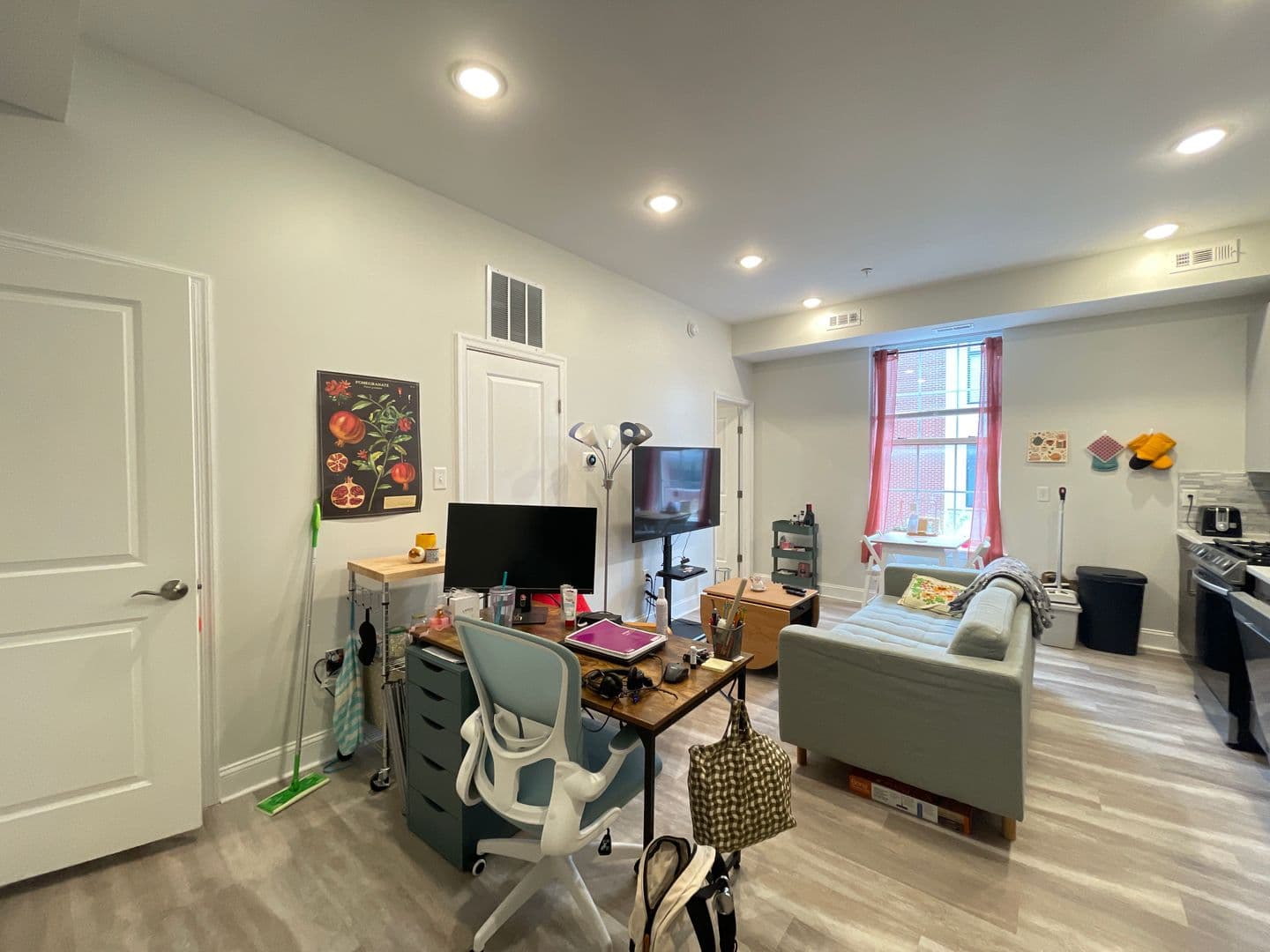 Philadelphia Apartment: 248 Market St