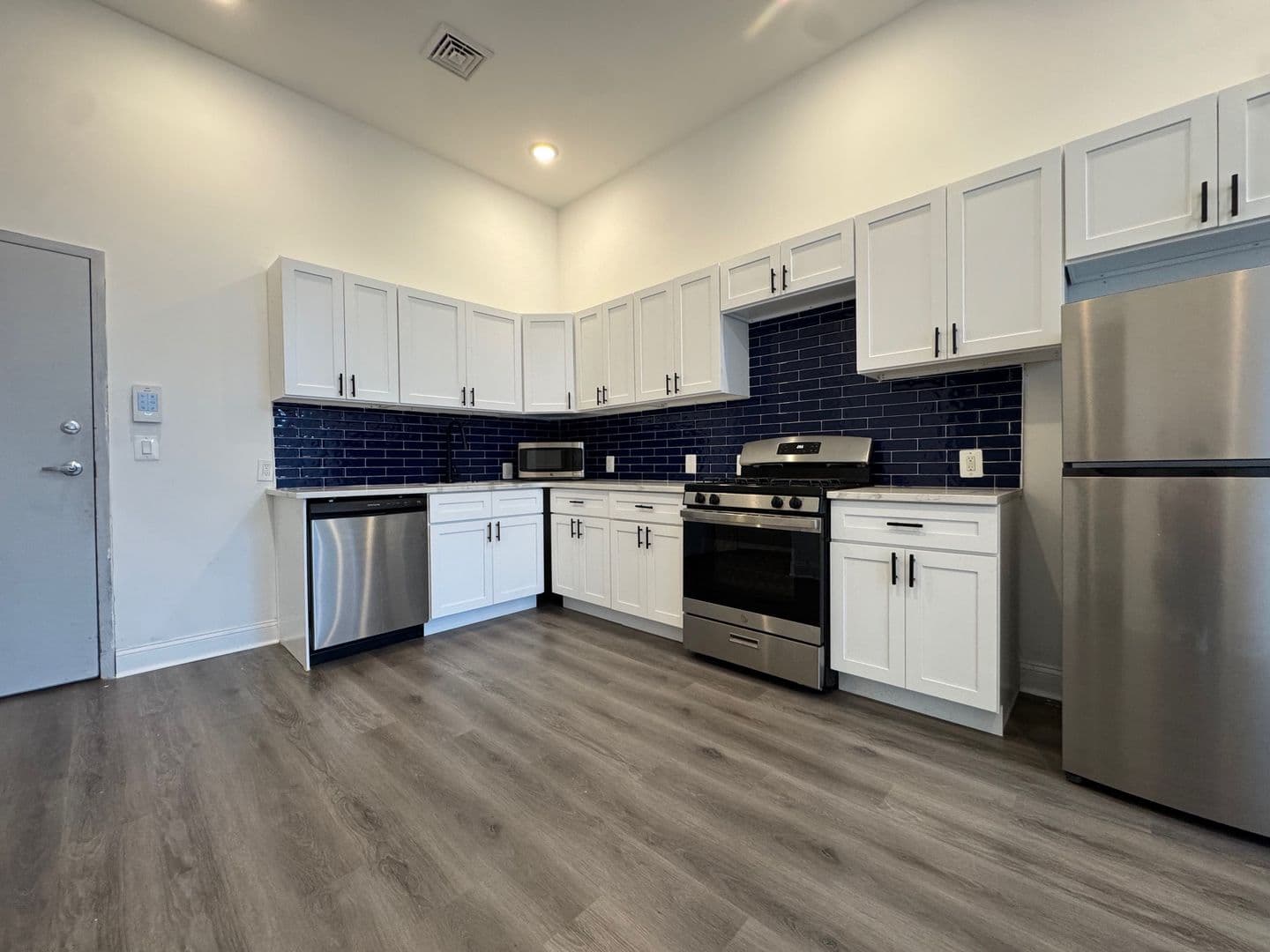 Darby Apartment: 901 Quarry St