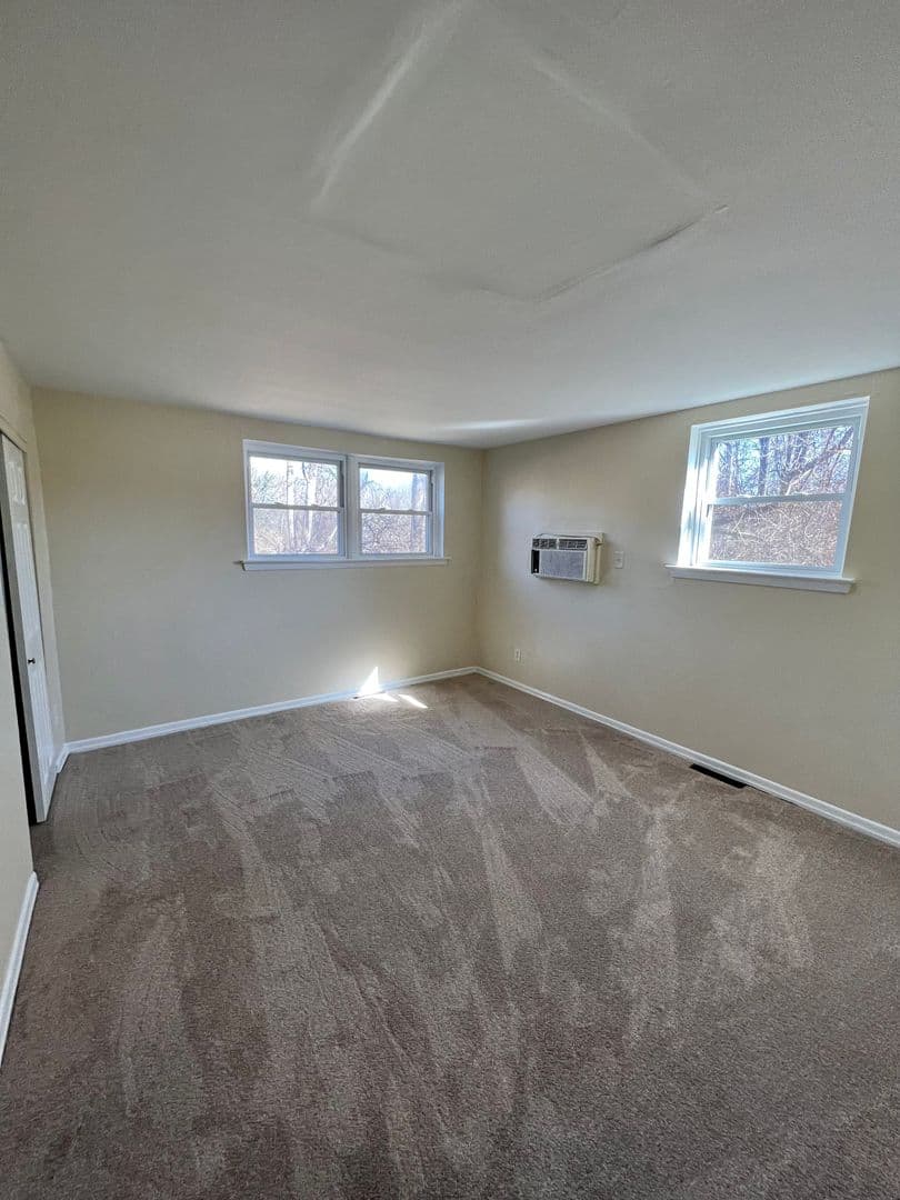 Chester Apartment: 2701 Chestnut St